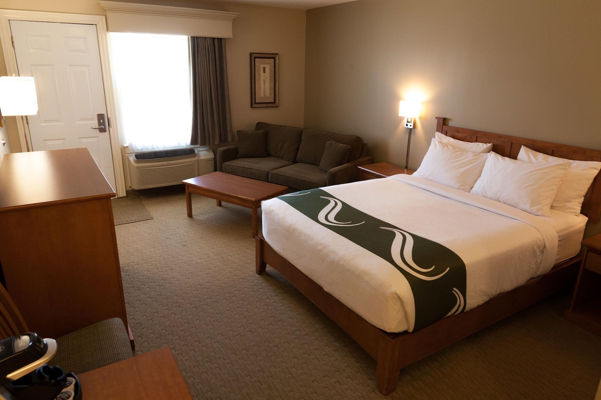 Quality Inn & Suites Amsterdam Fredericton Exterior photo