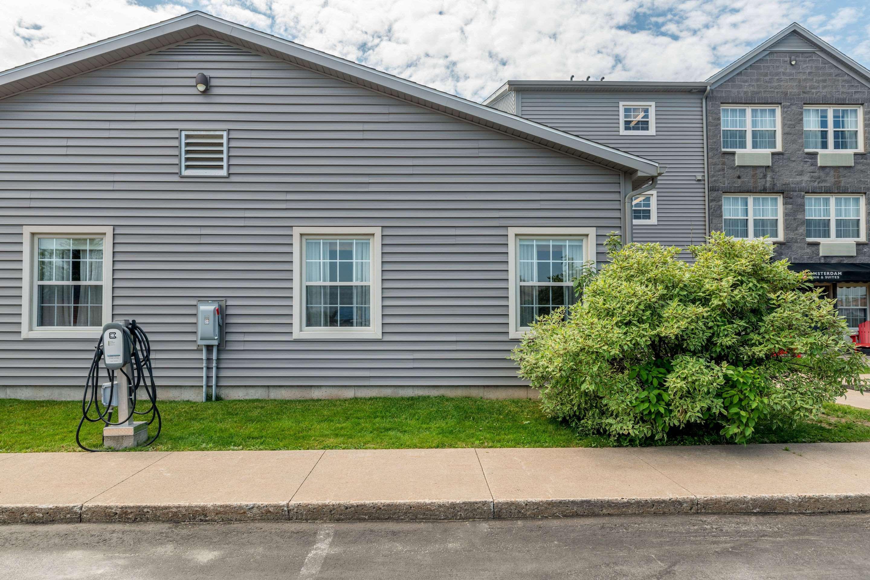 Quality Inn & Suites Amsterdam Fredericton Exterior photo